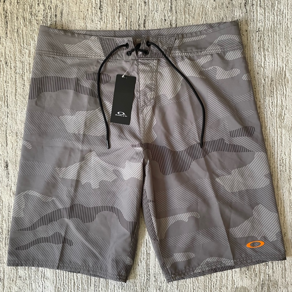 Mens Oakley Swim Shorts, Grey NWT